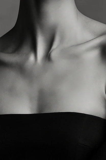 Couture Elegance in Shadow - närbild på detalj.