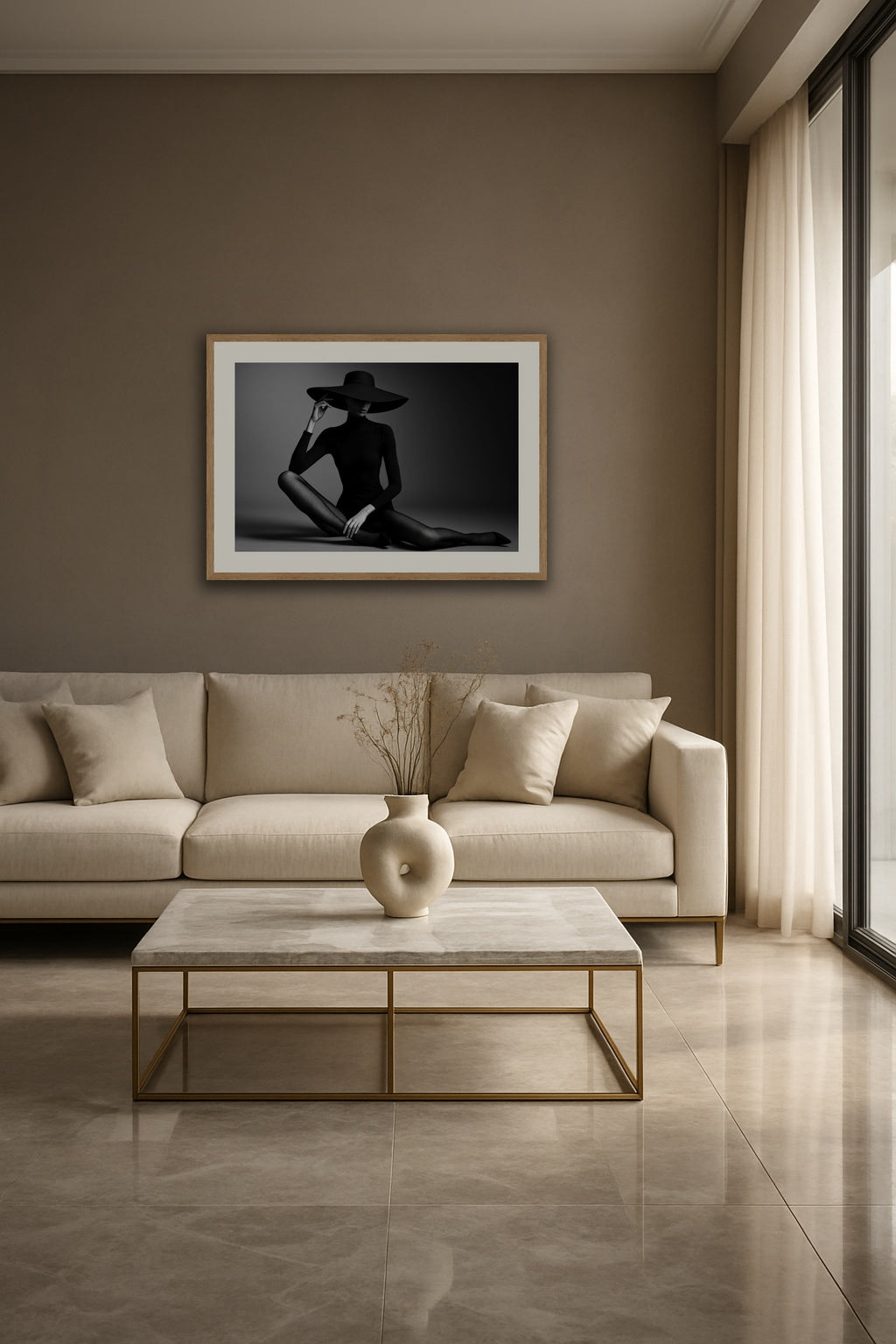 Monochrome Fashion Mystery II affisch stylad i interiörmiljö.